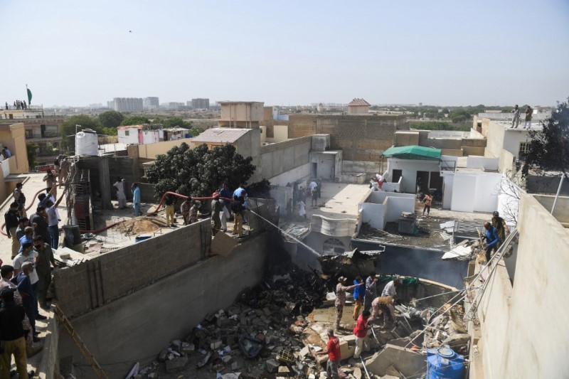 پی آئی اے طیارہ حادثے میں پائلٹس اور ایئرٹریفک کنٹرولر ذمہ دار قرار