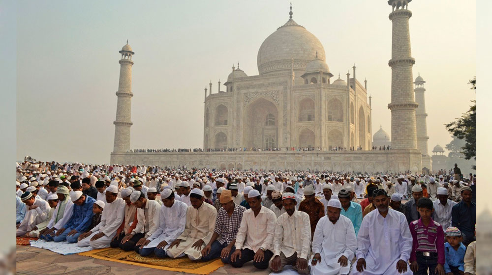 پاکستان میں آج عیدالفطر مذہبی جوش و جذبے کے ساتھ منائی جا رہی ہے