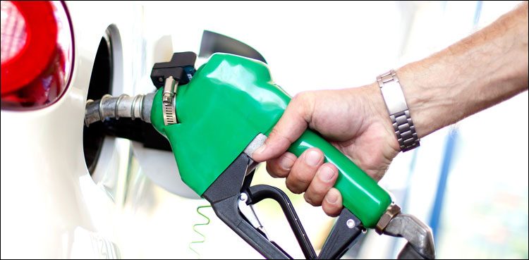 یورو5 پٹرول کا پہلا جہاز پاکستان پہنچ چکا ہے، ملک امین اسلم