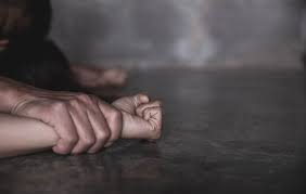 سوتیلے باپ کے ہاتھوں17 سالہ بیٹی زیادتی کا شکار