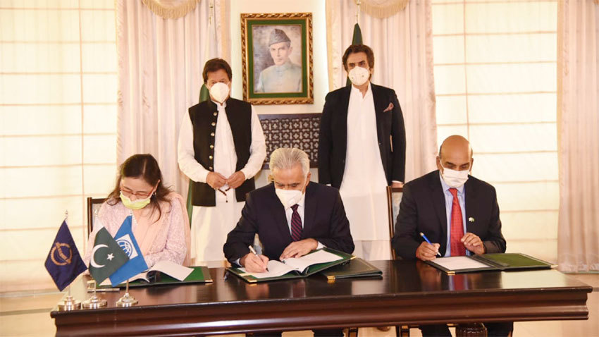 کورونا وائرس، 3 مالیاتی اداروں کے ساتھ ڈیڑھ ارب ڈالر کے معاہدوں پر دستخط