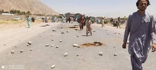 اخترآباد میں موٹرسائیکل چھینے کی واردات ، مزاحمت پر ایک شخص جاں بحق ،لواحقین کا احتجاج