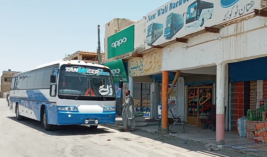 تفتان ، بازار سے بس اڈہ منتقل کرنے نہٰیں دینگے ،  حاجی بشیر احمد بادینی و دیگر