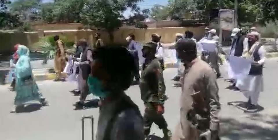 اپوزیشن لیڈر سے متعلق حکومتی رکن کے نامناسب ریمارکس پر ایوان میں ہنگامہ