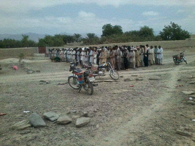 ڈکیتی اور خاتون کا قتل ،  تمپ بازارمیں شٹرڈاؤن ہڑتال  تھانہ کےسامنے دھرناجاری