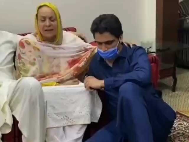 بوڑھی ماں پر تشدد کرنے والے بیٹے اور بہو کو ماں نے معاف کردیا