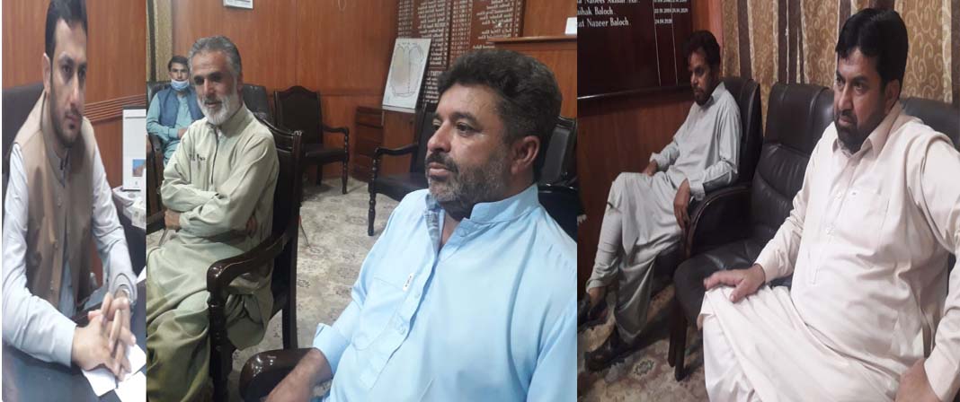 ڈی ایف اے قلات کے کابینہ کا ڈپٹی کمشنر قلات عزت نذیر بلوچ سے ملاقات