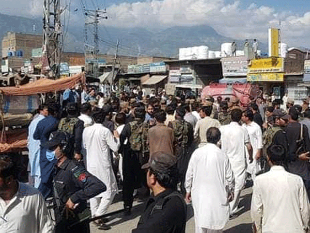 پارا چنار ، طوری مارکیٹ میں بم دھماکے سے17 افراد زخمی