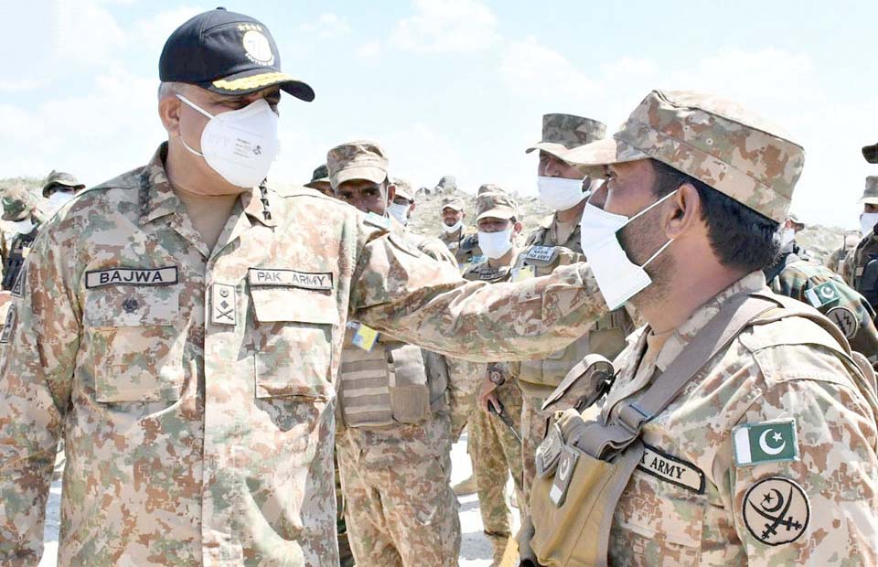 کراچی کی صورتحال، کوئی شہر ایسی قدرتی آفت کا مقابلہ نہیں کرسکتا، آرمی چیف