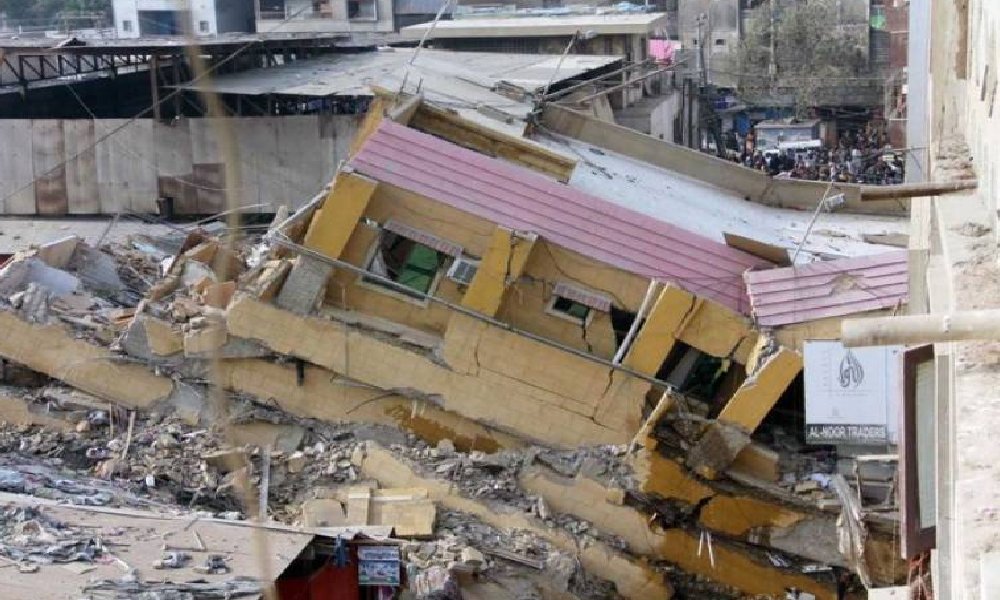 کراچی کے علاقے لیاری میں 2 منزلہ عمارت گر گئی، 2 افراد جاں بحق