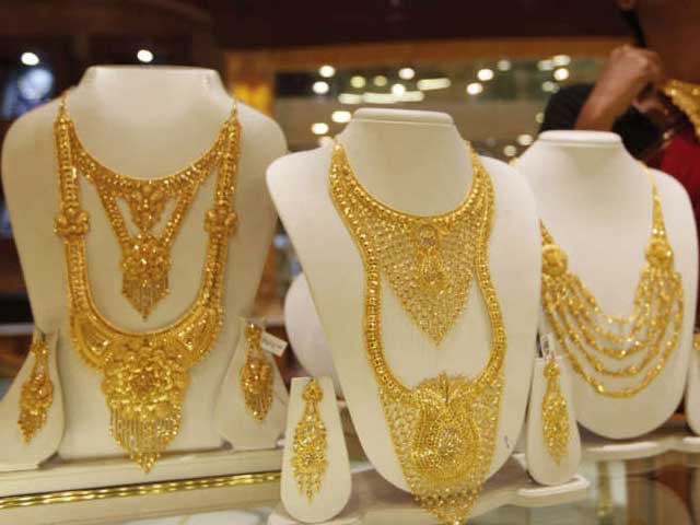 پاکستان میں سونے کی قیمت میں 6 ہزار روپے سے زائد کی کمی