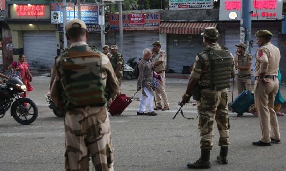 بھارت کی جانب سے کشمیریوں کی خودمختاری غضب ہوئے سال مکمل