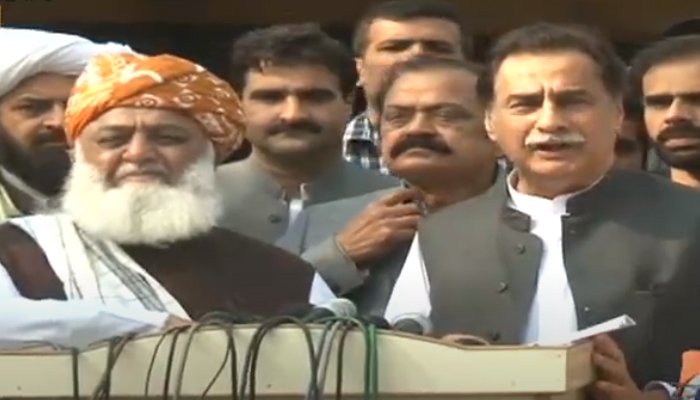 میرے پاس بہت سے راز ہیں، اپنے موقف پر کھڑا ہوں ، حکومت سیاسی لڑائی میں فوج کو شامل نہ کرے ،  ایاز صادق