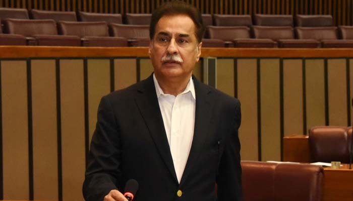 ایاز صادق کیخلاف مقدمہ درج کرنے کیلیے پولیس کو درخواست