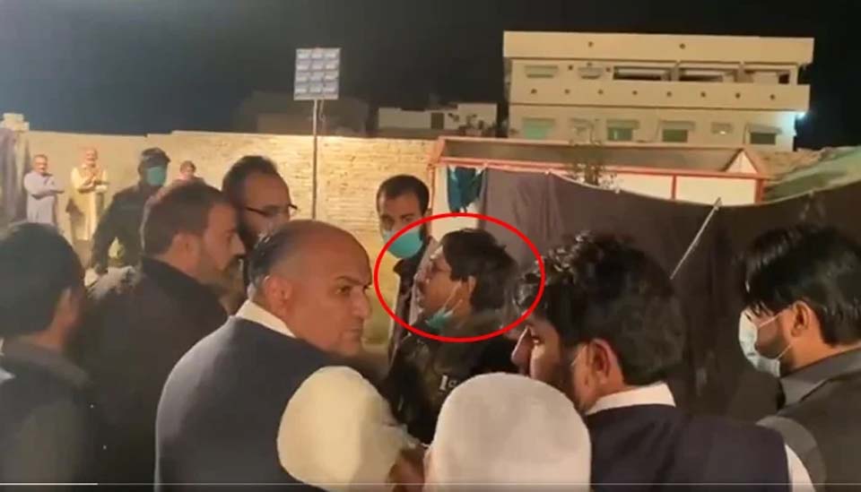 ن لیگ کے مرکزی قائدین کو موبائل پھینک کر مارنے کی کوشش کرنے والا شخص گرفتار