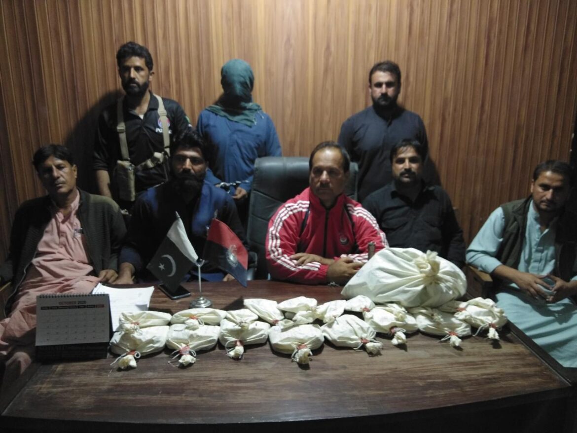 نوشکی ، چاغی سے تعلق رکھنے والا اسمگلر گرفتار، پانچ کلو افیون برآمد