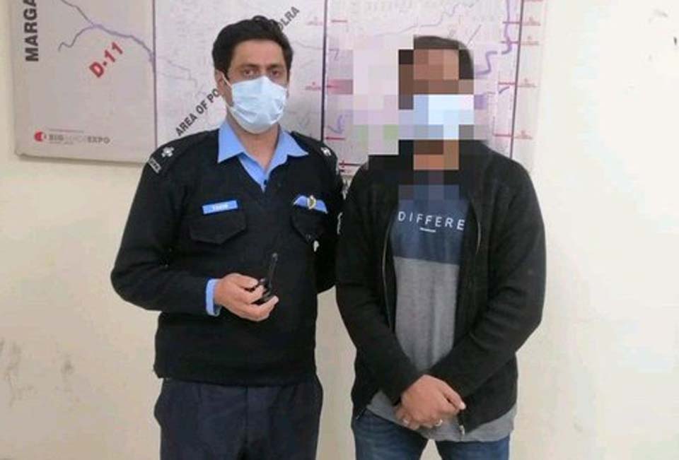 خاتون ملازم کو ہراساں کرنیوالا بینک منیجر گرفتار، نوکری سے بھی فارغ