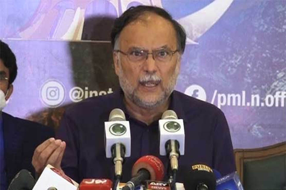 حکومت پی ڈی ایم سے گھبراہٹ کا شکار ہے ، احسن اقبال