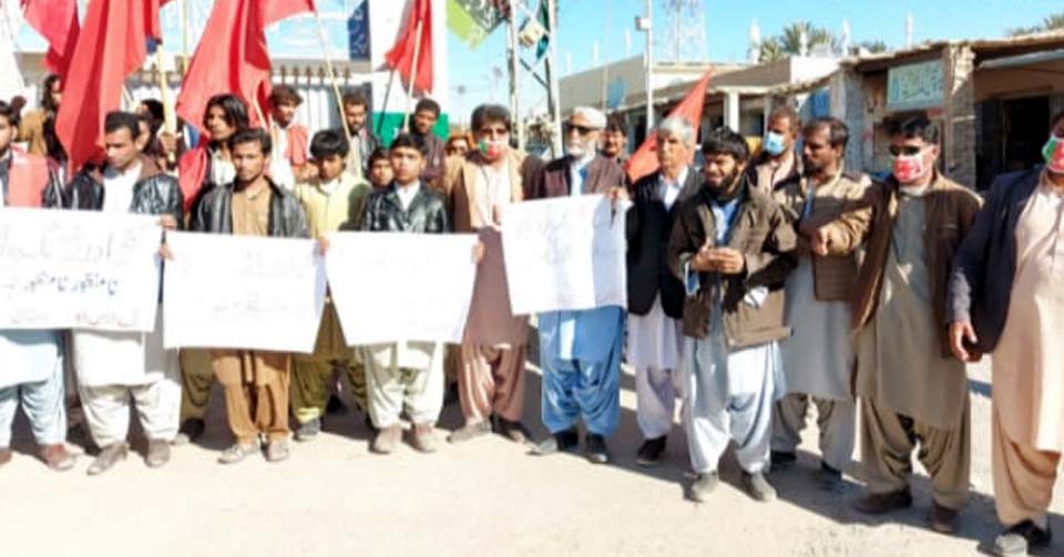 دالبندین : بی ایس او پجار کا بانک کریمہ بلوچ قتل ، گوادر باڑ ، پیٹرول کے کاروبار پر پابندی کے خلاف احتجاجی  مظاہرہ
