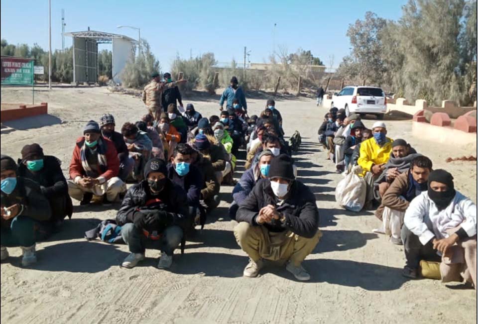 تفتان ،  54 پاکستانی شہری  لیویز حکام کے حوالے