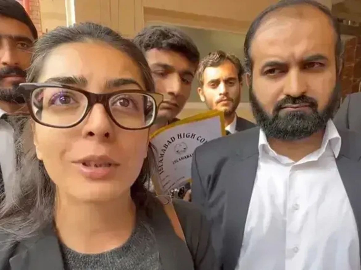 متنازع ٹوئٹس؛ ایمان مزاری اور ہادی چٹھہ کی سزا معطلی کی درخواستیں سماعت کیلیے مقرر