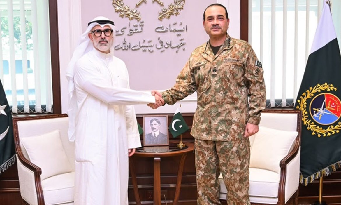 فیلڈ مارشل عاصم منیر سے کویتی وزیر خارجہ کی ملاقات، علاقائی سلامتی اور دفاعی تعاون پر تبادلہ خیال
