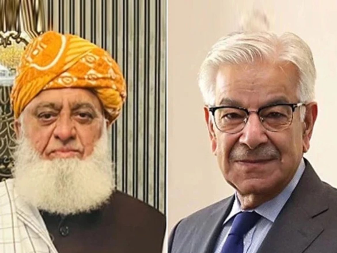 فوجی جوانوں کی شہادت کو تنخواہ سے جوڑنا بے حسی ہے، وزیر دفاع کا مولانا کے بیان پر شدید ردعمل