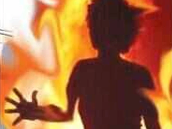 گوجرانوالہ میں کالے جادو اور جن کے چکر میں ماں اور بہن بھائیوں نے ملکر 4 سالہ بچی کو مبینہ طور پر زندہ جلاکر مار ڈالا۔