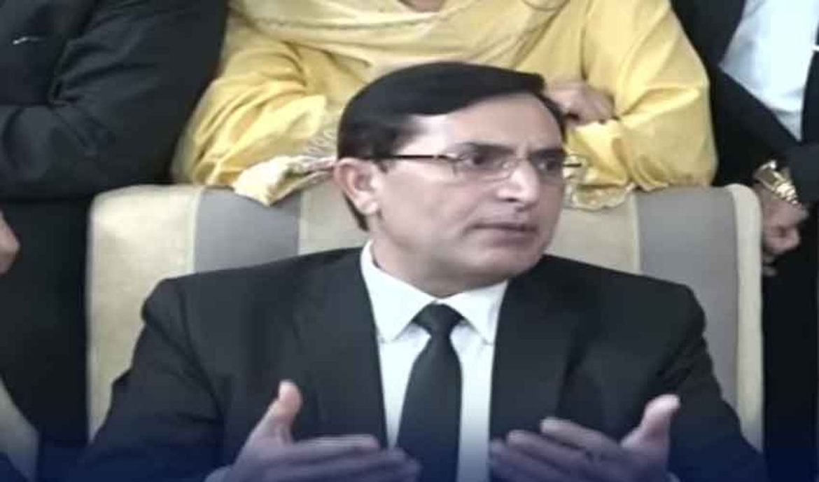 چئیرمین پی ٹی آئی بیرسٹر گوہر نے مولانا فضل الرحمان کے متنازع بیان کی مخالفت کردی