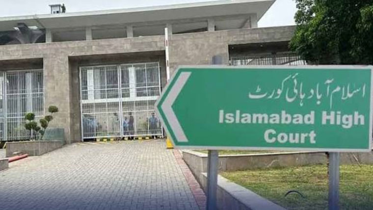 عمران خان کی قید تنہائی، جیل میں خلاف قانون سلوک کے سنگین الزامات نظر انداز نہیں کر سکتے، عدالت