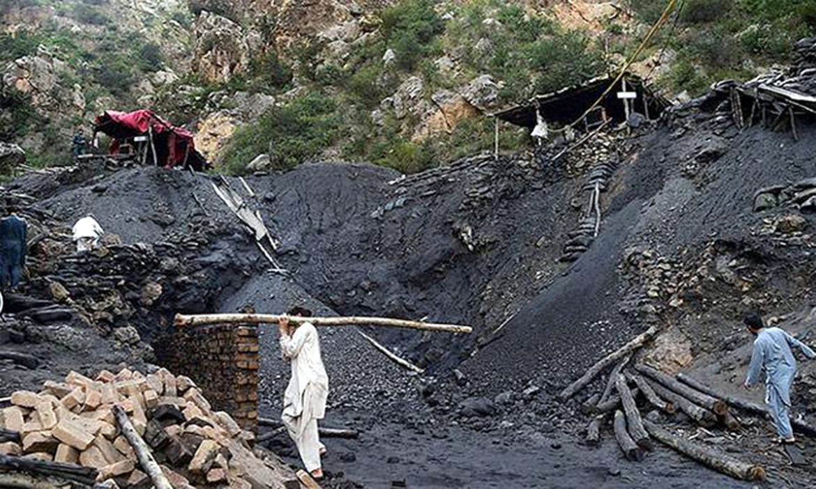 بلوچستان سورینج کی کوئلہ کان میں گیس دھماکا، 7 کان کن جاں بحق، دیگر کو بچانے کی کوششیں جاری