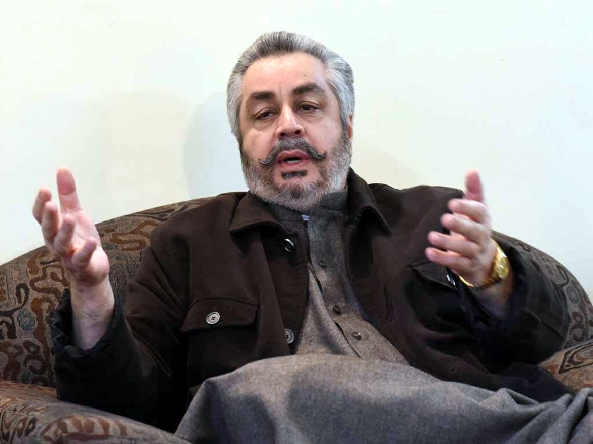 من گھڑت خبروں سے گریز کیا جائے،نواب جنگیز مری اعلیٰ قیادت کے ساتھ ملاقاتوں کی تفصیلات مناسب وقت پر عوام کے سامنے لائی جائینگی ، ترجمان مری ہاﺅس