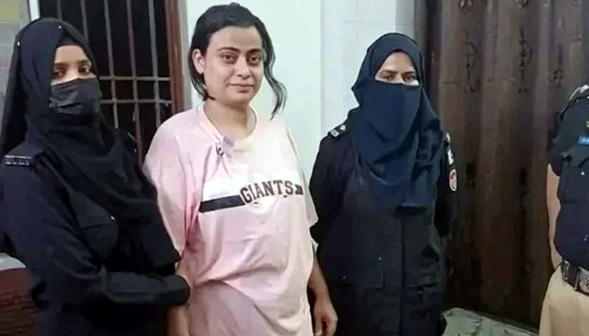 کراچی: انمول پنکی کیخلاف گارڈن تھانے میں درج دو مقدمات کی تفتیش تاحال مکمل نہ ہوسکی