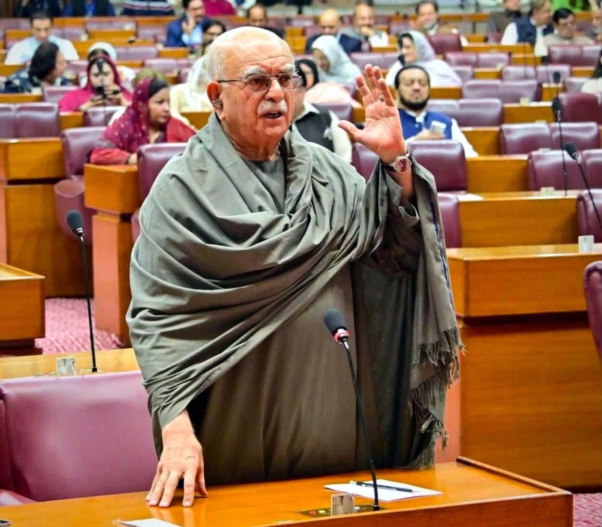 بانی پی ٹی آئی کی بہنوں کو شفاء اسپتال میں بند کر دیا گیا ، محمود خان اچکزئی