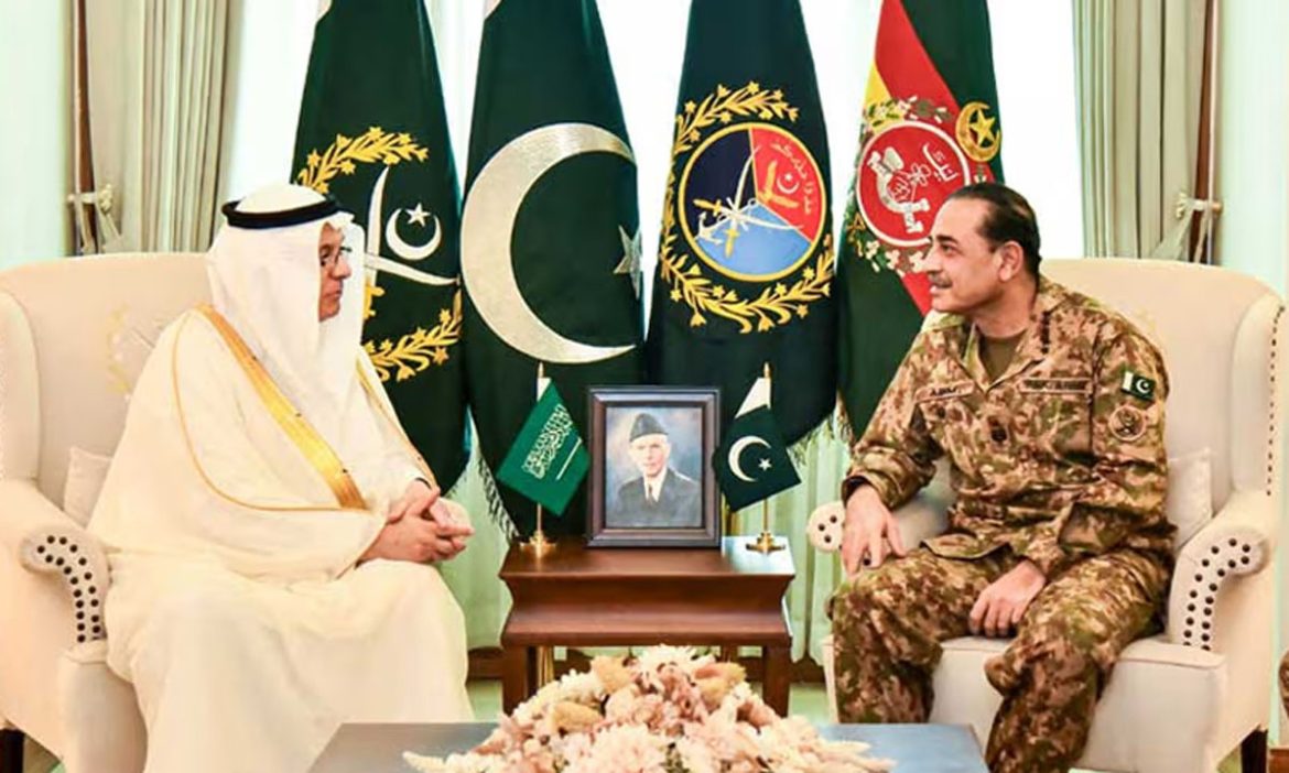 سعودی وزیر کی فیلڈ مارشل سے ملاقات، دوطرفہ امور پر تبادلہ خیال