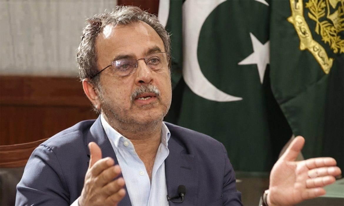 پاکستان میں سولر بجلی کی استعداد 38 ہزار میگاواٹ کے قریب، 2035 تک 90 فیصد صاف توانائی کا ہدف، اویس لغاری
