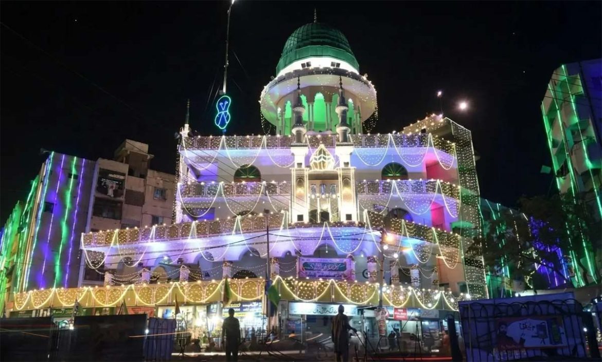 ملک بھر میں عید میلاد النبیﷺ  مذہبی جوش و جذبے کے ساتھ منایا جارہا ہے