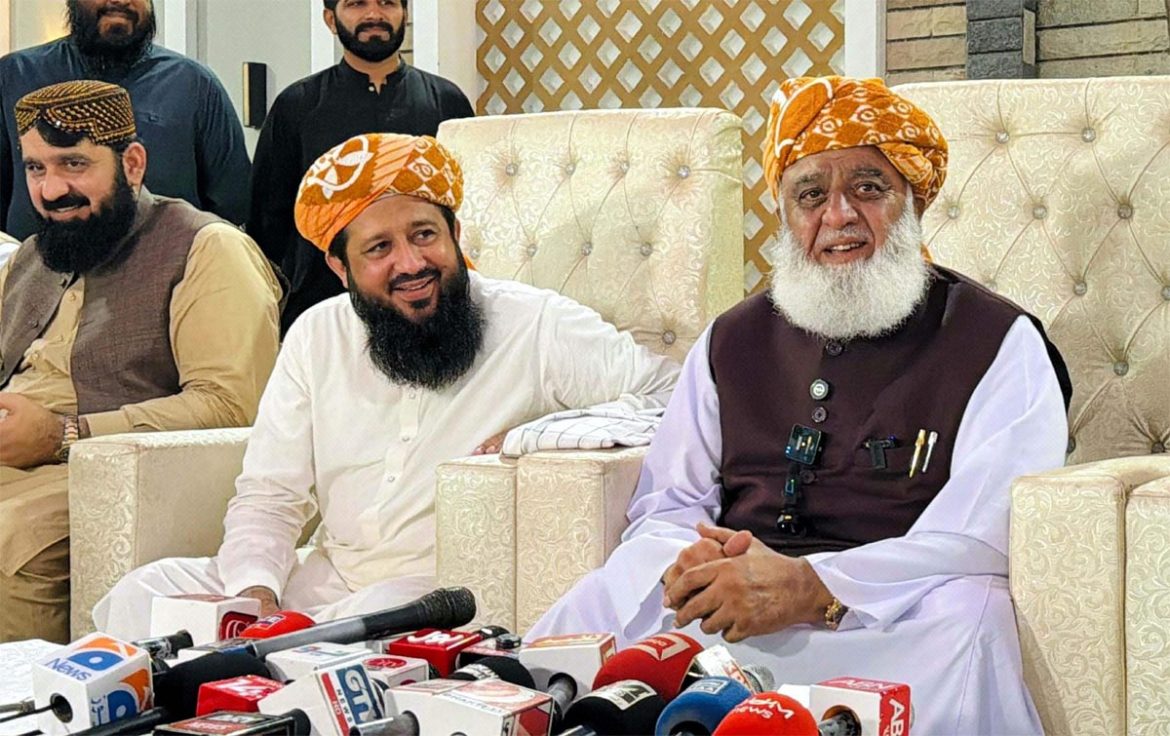 کسی سیاسی جماعت یا شخصیت پر غداری کے الزامات عائد کرنا درست نہیں ، مولانا فضل الرحمان