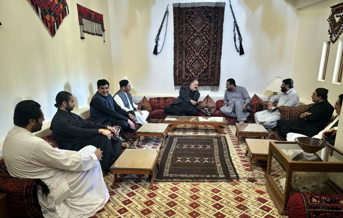 نواب ثناءاللہ زہری سے یونس زہری کی قیادت میں اپوزیشن ارکان کی ملاقات