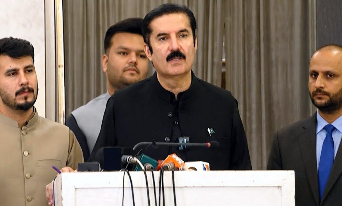 گورنر راج آخری آپشن، صوبے میں جنازے اٹھ رہے ہیں اور پی ٹی آئی اسلام آباد پر چڑھائی کی بات کرتی ہے، گورنر خیبرپختونخوا