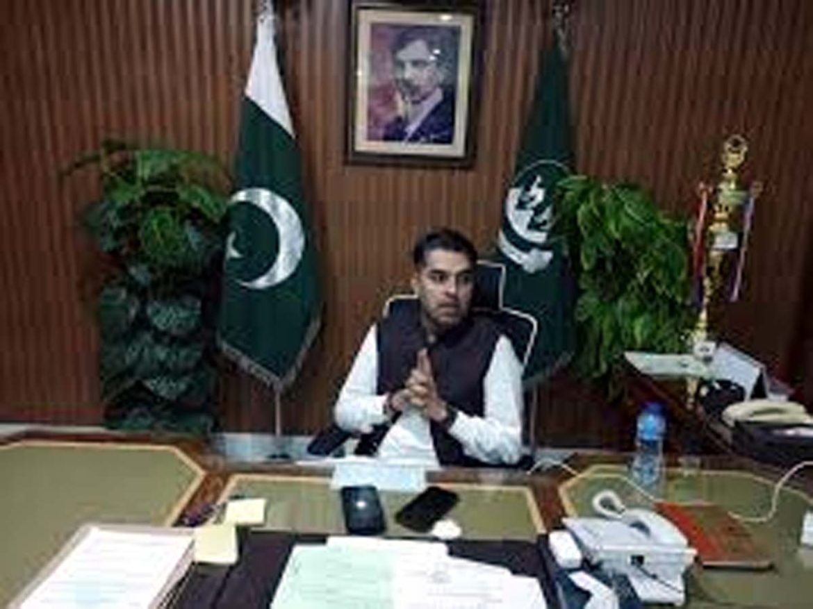 ڈپٹی کمشنرمنیر احمد سومرو دو ہفتے بعد بازیاب ہوکر خاران پہنچ گئے