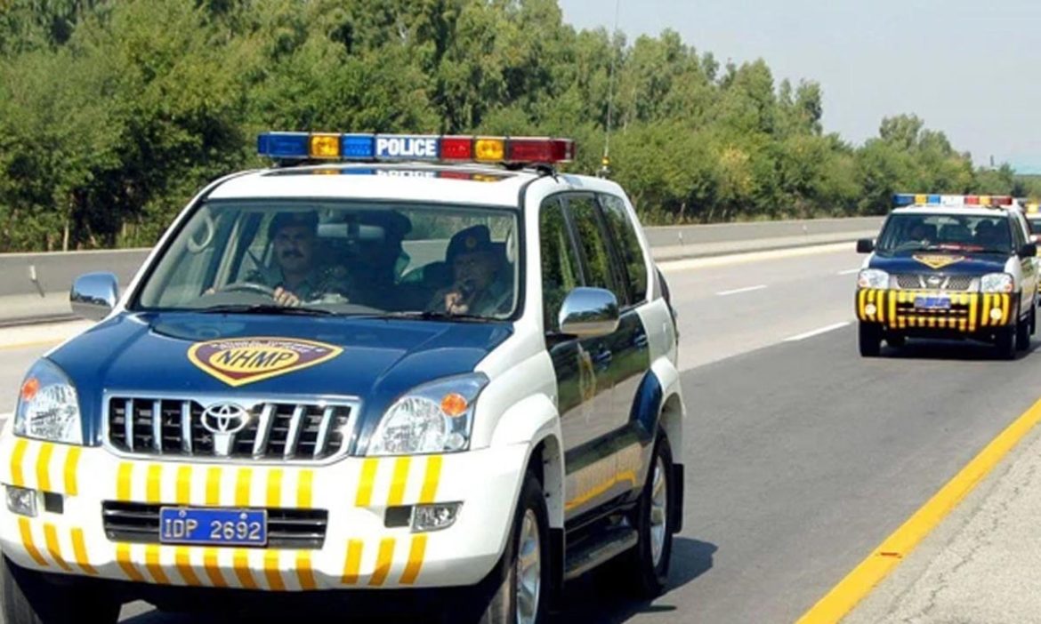 پی ٹی آئی لانگ مارچ: پشاور، اسلام آباد موٹروے کل رات 11 بجے سے بند کرنے کا اعلان