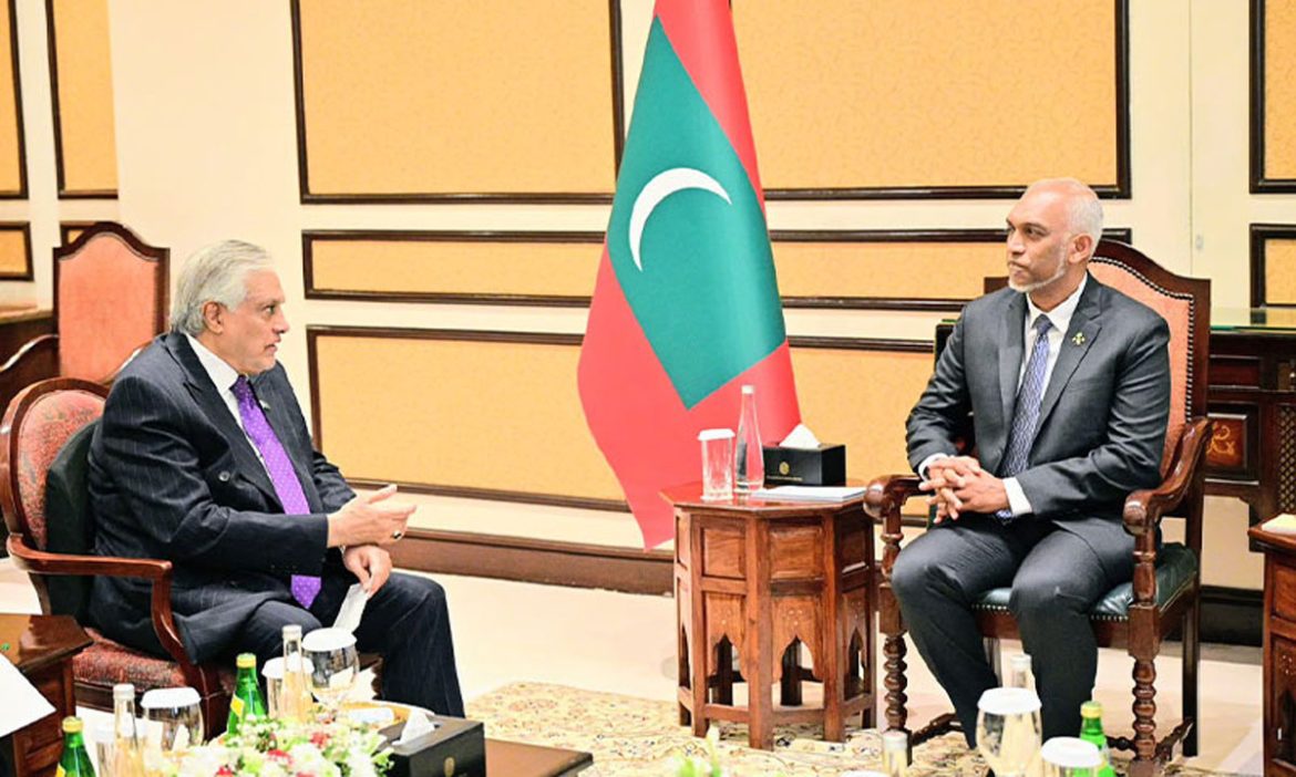 اسحاق ڈار کی مالدیپ کے صدر سے ملاقات، دوطرفہ تعاون بڑھانے پر اتفاق