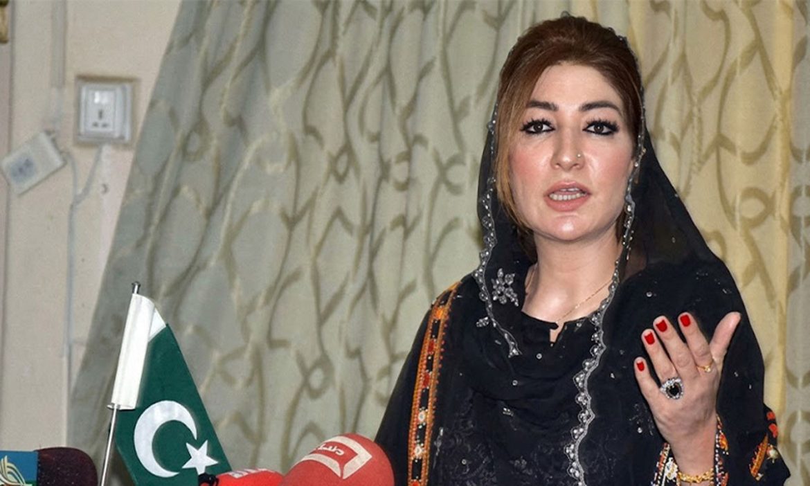 مولانا فضل الرحمان بے بنیاد الزامات سے گریز کریں، فرح عظیم شاہ